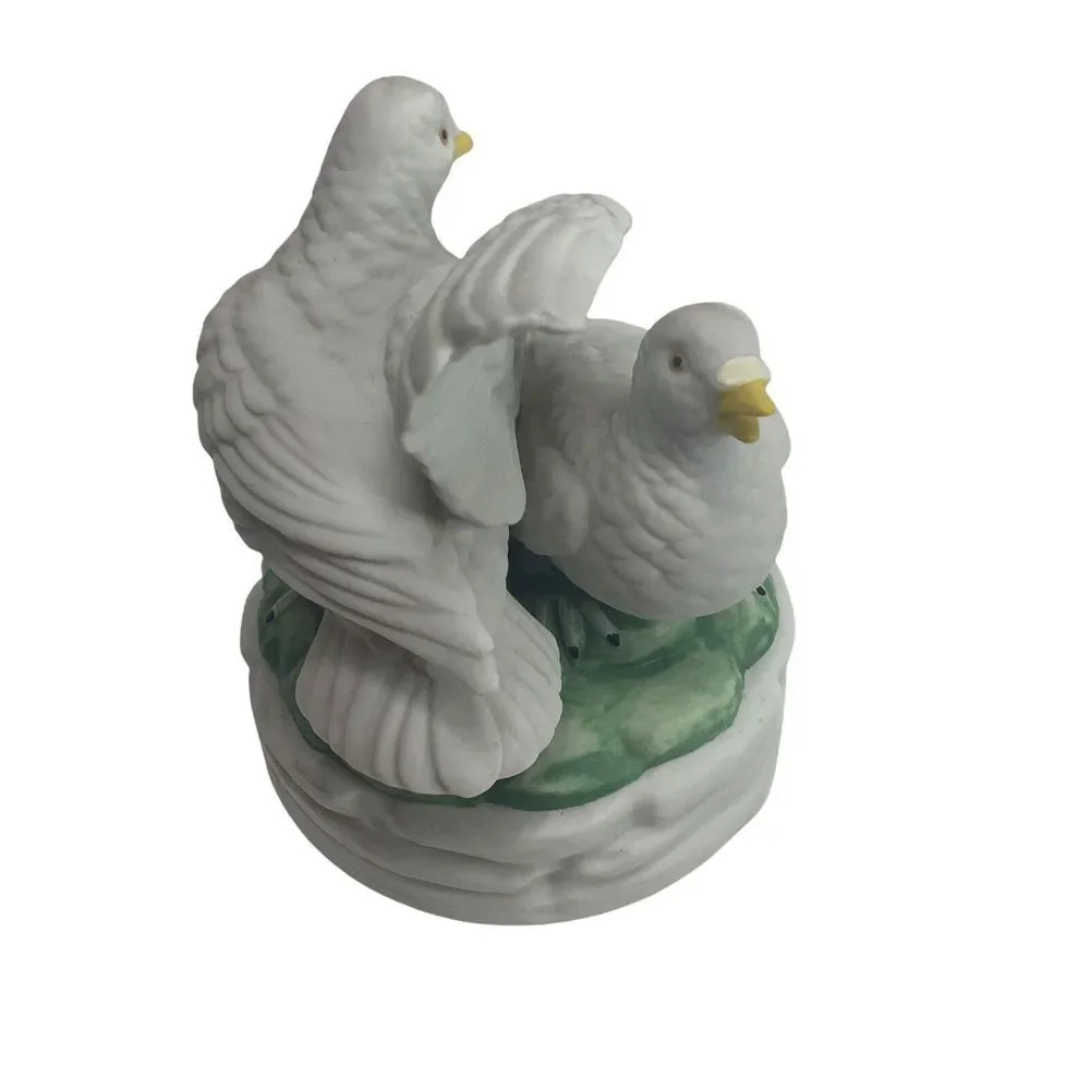 Sankyo Music Box Love Birds Dove Love‎ Story Song Japan Gift SEE VIDEO BELOW Vtg